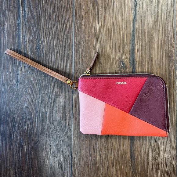 🆕 Fossil colorblock wristlet - Picture 1 of 5